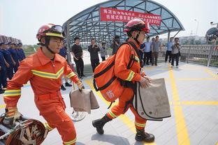 詹姆斯谈海斯2+1被改判：那是自然的动作 这一两个回合影响了我们