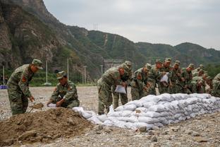 蒂格：大家曾嘲笑森林狼花钱留了3个内线 他们现在都能防约基奇